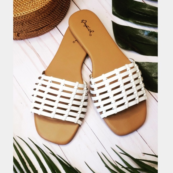 🚨//The Isla// White caged Sandal - Picture 3 of 8